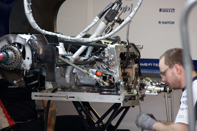 Williams Team working fine. Pitlane 2nd. F1 Montmeló Test Days 2012 1st. day   DSC04663e